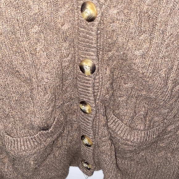 LOT OF 4 HOLLISTER CARDIGAN AMERICAN EAGLE CARDIGAN AND SWEATER CHAROLETTE RUSSE - Picture 13 of 14